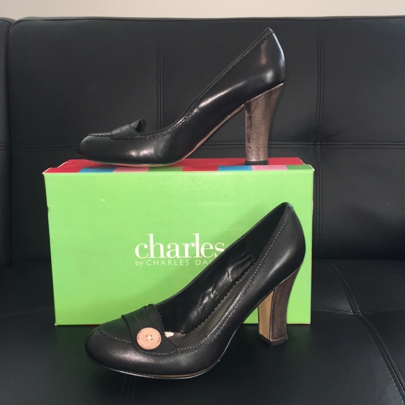 NIB SZ 8 Charles David button pumps - Picture 1 of 6
